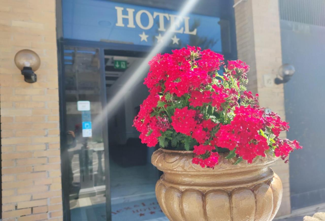 Alex & Lorenz Hotel Torvaianica Exterior foto